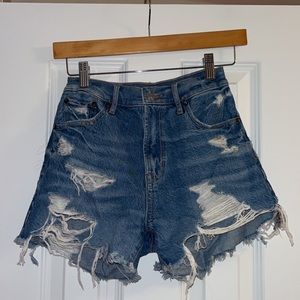 American Eagle “Highest rise 90s boyfriend short” size 000